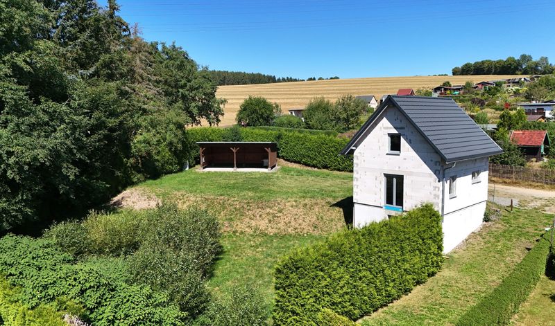 Gemütliches, kleines Einfamilienhaus mit großem Carport in traumhafter Randlage in Grünhain
